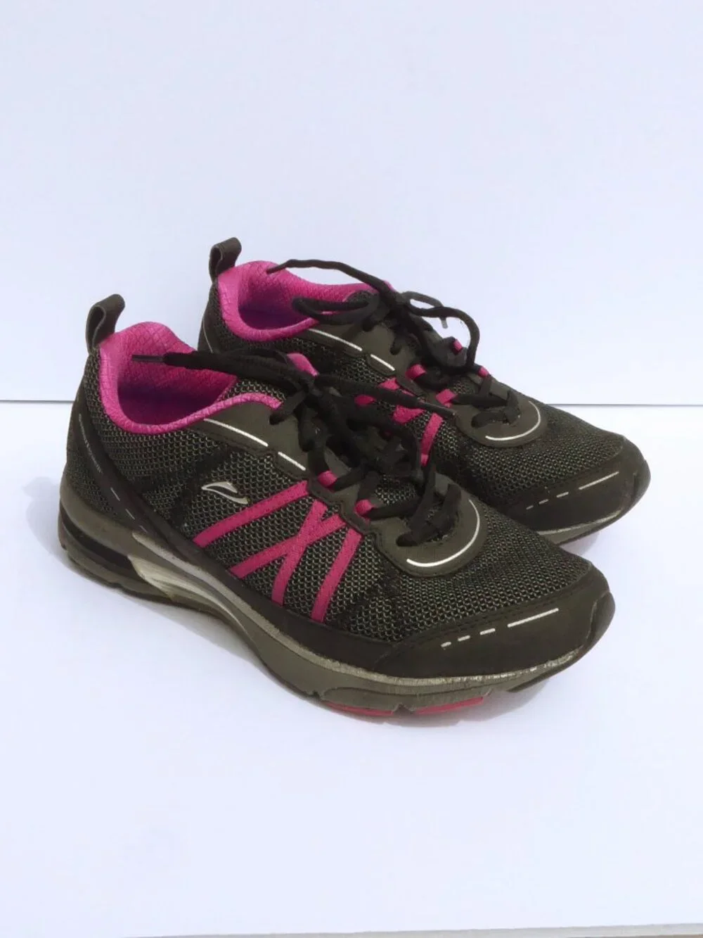 Abeo black mesh and hot pink criss cross striped sneakers women's size 8.5